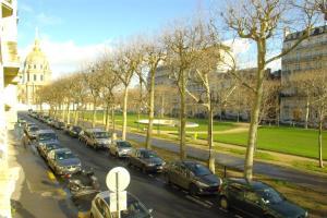 Avenue De Breteuil Hotel